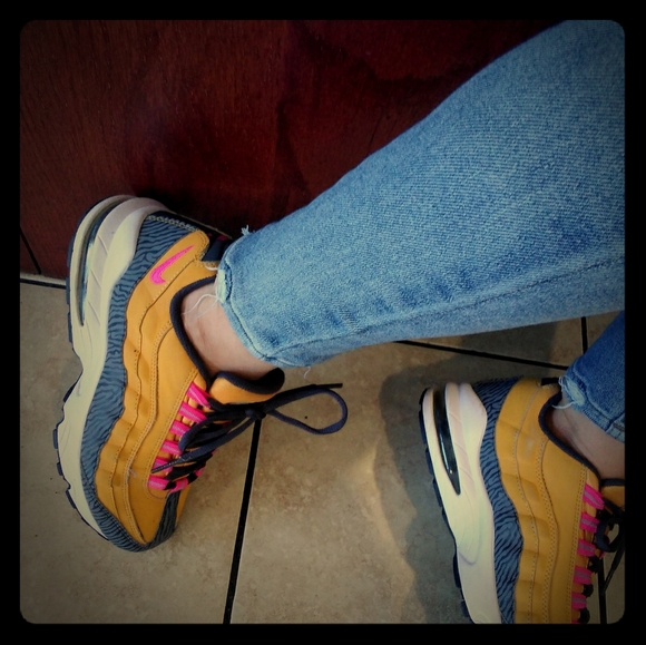 Nike Shoes - Nike Air Max
